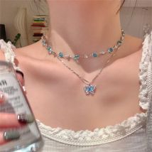 Romantische blaue Kristall-Schmetterlings-Halskette für Frauen und Mädchen, zweilagiger Halsband, Schlüsselbeinkette, modischer, zarter Zirkon, funkelnder Anhänger