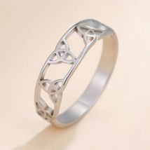 LIKGREAT Stainless Steel Witch Ring Triquetra Celtics Knot Finger Rings for Women Men Irish Talisman Jewelry Amulet Couple Gift