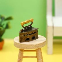 1:12 scala casa delle bambole in miniatura mobili in ferro stiratura vestiti Mini strumento Vintage scena modello casa da gioco regalo accessori per bambole