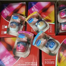 Vaseline-Lippenbalsam kann die Lippen befeuchtet, verhindert Trockenheit, verblasst Lippenlinien und sorgt für langanhaltende Feuchtigkeit