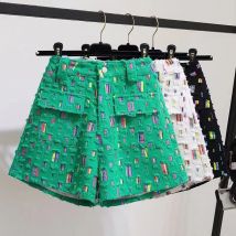 2025, Sommer Neue Personalisierte Perforierte Bunte Patch Denim Shorts frauen Straße Kleidung Hohe Taille Schlank Breite Bein Hosen