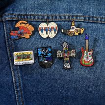 7 Arten Hip Hop Gun Roses Thema Emaille Broschen Totenkopf Kreuz Gitarre Tape geformte Musik Pins