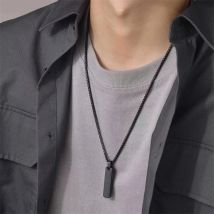 Stilvolle geometrische Herren-Halskette mit rechteckigem Stab-Anhänger, schwarz-silberfarbene Edelstahl-Kastenkette, männliches Schmuckgeschenk