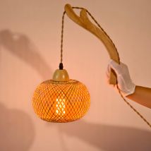 Lampada da parete originale in rattan di bambù intrecciato a mano Interruttore stile bohemien Cavo con spina europea Paralume rimovibile E27 per soggiorno camera da letto