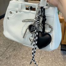 Modny skórzany brelok do kluczy z kokardką w kształcie serca, delikatny breloczek z koralikami, zawieszka do kluczy samochodowych, ozdoba do torby, prezent dla dziewczyn