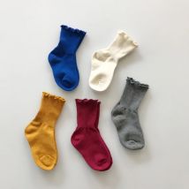 HoneyCherry Entzückende einfarbige Söckchen mit Rüschenkante für Mädchen, geeignet für Frühlings- und Sommersocken für Babys