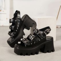 Punk-Plateau-Sandalen mit Metallschnalle für Damen, 2025, Sommer-Nieten-Dekor, schwarze Gothic-Sandalen für Damen, Übergröße 42, hochhackige römische Schuhe