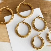 3 Paar/Set Einfache Gedrehte Kreisförmige Ohrringe für Frauen Wasserdichte Edelstahl Huggie Ohrclips Statement-Schmuck 2026