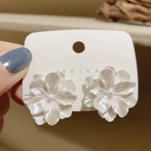 Weiße Blumen-Ohrstecker für Frauen, gefaltetes Acryl, seitlich bezaubernde süße Blumen-Mädchen-Ohrringe, japanischer Stil, Ohrschmuck