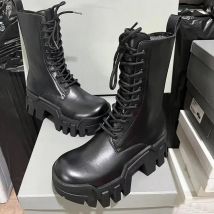 2025 neue lässige runde Kopf-Schnür-Punk-Medium-Tube-Männer mit dicken Sohlen, hübsche Erhöhung der Lokomotive, kurze Stiefel