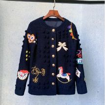 2026 Weihnachten Runway Designer Cartoon Stickerei Pullover Strickjacke Frauen Langarm Gestrickte mantel Weibliche herbst winter Kleidung