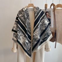 2025, Kaschmirschal der Luxusmarke für Damen – Ethno-bedruckter Winterschal mit Quasten, Pashmina-Wickel- und Foulard-Poncho