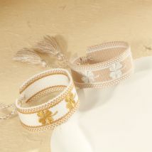Vierblättriges Kleeblatt-Quasten-Damenmode-Armband aus Polyesterfaser im minimalistischen, exquisiten Stil. Geeignet für den täglichen Freizeitkleidung