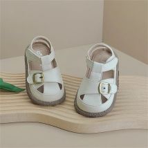 2025, neue Sommer-Babyschuhe, Leder-Ausschnitte, Schnalle, weiche Sohle, Jungen-Sandalen, geschlossene Zehen, rutschfeste, modische Sandalen für Kleinkinder und Mädchen
