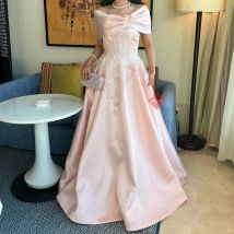 Maßgeschneidertes rosa A-Linien-Abendkleid, trägerlos, schulterfrei, Satin, Pailletten, Applikationen, bodenlang, ärmellos, elegantes Luxus-Abendkleid 2