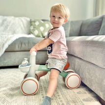 Bicicleta de equilibrio para bebés de 12 a 24 meses, cesta extraíble, mango antideslizante, diseño antivuelco para interiores y exteriores, altura ajustable