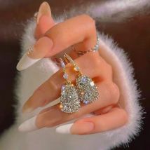 Neuer Modetrend glänzender Zirkon quadratischer Anhänger Gold Farbe Ohr haken für Frauen elegante Luxus Damen Hochzeits feier Premium-Schmuck