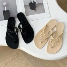 2025 Pantofole da donna estive Infradito con fiocco Sandali bassi con rivetti Scarpe da spiaggia in cristallo trasparente per esterni Scarpe open toe femminili
