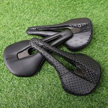 RYET 3D-gedruckter Vollcarbon-Fahrradsattel 240 mm * 142 mm 7 * 9 mm Fahrrad-EVA-Sattel für MTB-Kies-Rennradsitz Fahrradteile