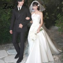 Zoci Satin trägerloses Hochzeitskleid A-Linie drapiert Sweep Zug Korea Brautkleid Maßgeschneidertes ärmelloses Fotoshooting-Kleid für die Braut