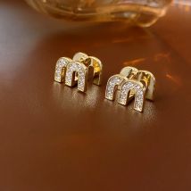 Zircone Goccia di olio M Lettera Fibbia per orecchio Design femminile Orecchini a bottone senso di alta qualità per le donne Regali di gioielli di lusso leggeri di moda