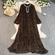 Clothland Frauen Sexy Leopard Print Maxi Kleid Perlen Diamant Plissee Tier Muster Lange Kleider Vestido Mujer QD917
