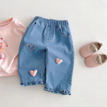 Neue Frühjahr Kinder Jeans 0-5T Baby Nette Liebe Herz Casual Hosen Trendy Kinder Mädchen Dünne Stil Denim blau Hosen