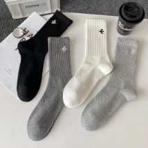 Männer Socken Neue Herbst Einfache Feste Farbe Casual Sport Socken Mann Atmungsaktiv Schweiß Absorbieren Elastische Lange Socken Stickerei Täglichen