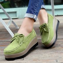 Modische grüne Wildlederschuhe für Damen, 2025, Frühlings-Plateau-Leder-Flats, Slip-on-Sneaker, Designer-Loafer-Mokassins mit Quasten und Fransen