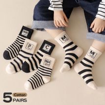 Frühling Herbst Socken Kinder Baumwolle Socken 5 paare/beutel Mitte Kalb Socken gestreiften Buchstaben Muster Kinder sportliche Socken Jungen Socken