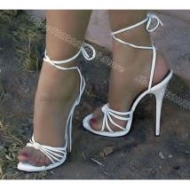 Weiße Stiletto-Sandalen mit Knöchelriemen, offener Zehenbereich, Sommer, britischer Stil, modisches Design für Damen, Kleidschuhe, 2025, Zapatos Para Mujere