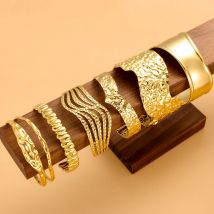 CARLIDANA Nicht Anlaufen Wasserdicht Gold Farbe Edelstahl Schmuck Unregelmäßige C-form Hohl Armreif Für Frauen Punk Schmuck