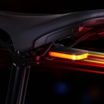 RAVEMEN CL01 Luce per bici Lampada fanale posteriore a LED per bicicletta Ricaricabile tramite USB Sensore freno on-off automatico Design aerodinamico Visibilità laterale