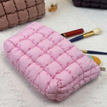 Neue Puffy Make-up-Tasche, Reise-Puffer-Kulturbeutel mit Reißverschluss, weiche Kosmetiktasche, große Kapazität, wasserdichter, flauschiger Beutel