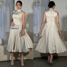 Maßgeschneidertes Saudi-Arabien-Abendkleid aus Jersey mit drapierten Perlenstickerei, A-Linie, hoher Kragen, maßgeschneidertes Anlasskleid, Midi-Kleider