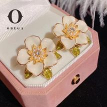 Obega Gold Farbe Metall Blume Imitation Perle Surround Ohrringe Stud Für Frauen Grün Creme Farbe Epoxy Post Ohrringe Mode