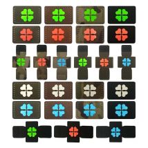 Leuchtendes vierblättriges Kleeblatt-Emblem, militärisches Ausrüstungsabzeichen, taktischer Aufnäher mit Klettverschluss, leuchtet im Dunkeln für Rucksack, Helm, Weste