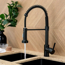 Rubinetto per lavello da cucina nero opaco Rubinetto per acqua calda e fredda con una maniglia Gru da cucina cromata per bagno montata su piano