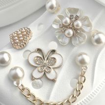 16 Stück Perle Gänseblümchen Schmetterling Schuh Charms Pins geeignet für CROCS Clogs Gartenschuhe DIY Schuhe Dekoration Party Geschenkidee