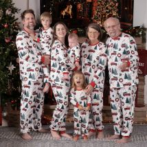PatPat Weihnachts-Pyjama-Set für Jungen mit Weihnachtsbaum- und Autodruck, weiße Langarm-Oberhose