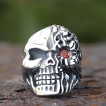 2024 NEUER cooler Terminator-Schädel-Ring aus 316L-Edelstahl für Herren und Damen, modischer Stahl, roter Stein, Augenschädel-Ring