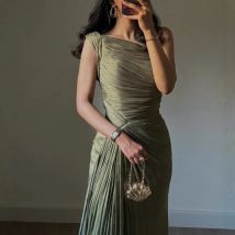 Korsett-Plissee-Abendkleid für Herbst und Winter mit fließenden Bändern und funkelnden Details für Damen in Dubai und Türkei