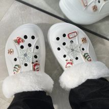 10 Stück Weihnachts-Atmosphäre, Schneeflocke, niedliche Dekoration, Charms und Flaum, pelziger Fersenriemen, geeignet für Crocs Clogs, Geschenk