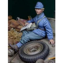 1/35 Assistant to WW II Soldiers, Resin Model figure soldier, Military themes, Unassembled and unpainted kit