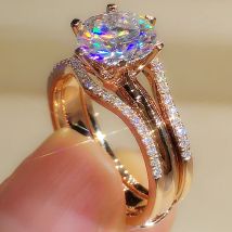 Huitan Einzigartige roségoldene Ringe für Damen, klassisch, mit 6 Krallen entworfen, Zirkonia-Ringe, Hochzeit, Verlobung, Bands, heißer Schmuck