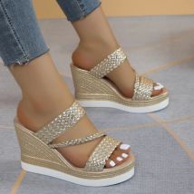Damen-Sandalen, 2024, Sommer, neue Outdoor-Strandsandalen, bequem, heiß, flache Keilschuhe für Damen, Designer-Freizeitsandalen