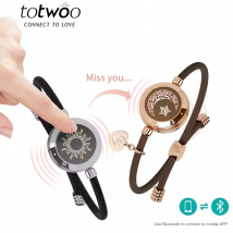 Totwoo Pulseras táctiles de larga distancia con luz y vibración para parejas, regalos de relación de larga distancia, pulsera inteligente de amor con sol y luna