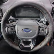 Perforierte Leder Abdeckung Hand Nähen Auto Lenkrad Abdeckung Trim Schwarz Für Ford Ranger Everest 2022-2024