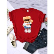 Ein junges Teday-Bär-Mädchen voller Vitalität, niedliches bedrucktes T-Shirt für Damen, modische Freizeitkleidung, O-Ausschnitt, atmungsaktives T-Shirt, weiche T-Shirts