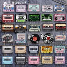 Collezione di nastri per cassette musicali retrò anni '80 e '90 Spille smaltate Spilla per carte CD nostalgica vintage Distintivo da bavero Regalo di gioielli per gli amici